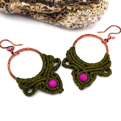 Créoles bohèmes en cuivre, macramé, vert, fuchsia, bois, cadeau saint valentin