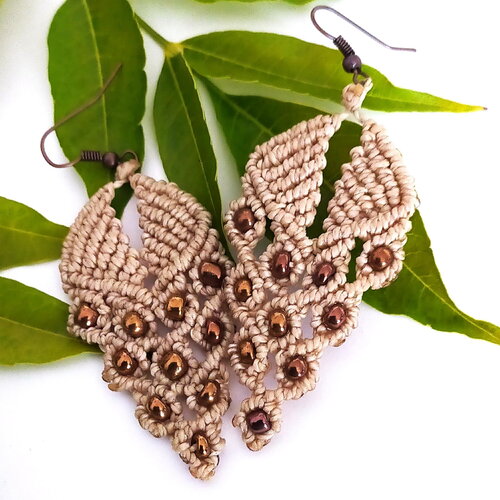 Boucles d'oreille bohème, feuille, macramé, perles, verre, beige, cadeau