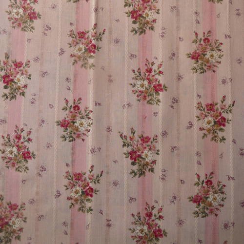 Coupon tissu japonais, fond rose avec impressions bouquets de fleurs roses et blanches 