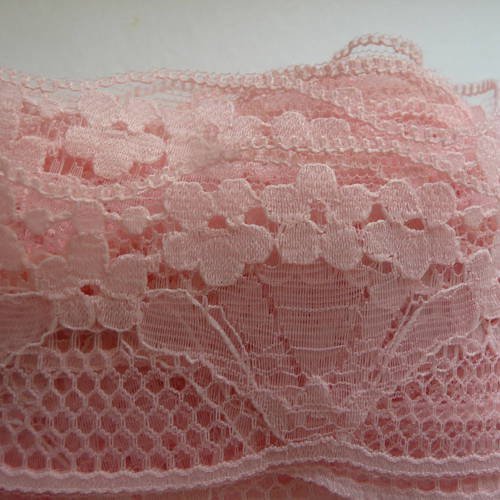 3 m de ravissante dentelle fine rose pale - largeur 4 cm