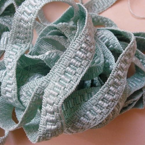 4,5 m de galon passementerie fantaisie satine couleur vert pale