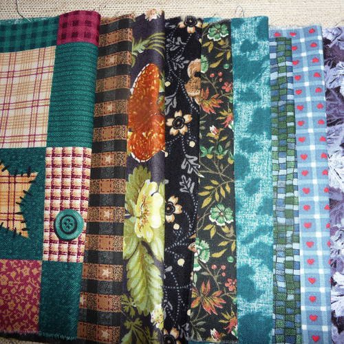 10 carres tissus fantaisie pour patchwork tons bleus et verts 