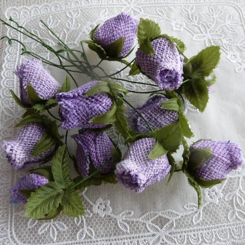 Fleurs en tissu : bouquet de 10 roses en tissu couleur parme avec feuillage vert tendre - shabby et romantique 