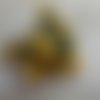 Fleurs en tissu : bouquet de 10 roses en tissu couleur jaune  avec feuillage vert tendre 