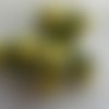 10 roses en tissu couleur jaune citron  avec feuillage vert tendre 