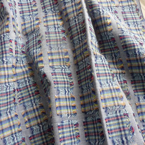 Beau tissu fantaisie bleu avec motifs carres ecossais 