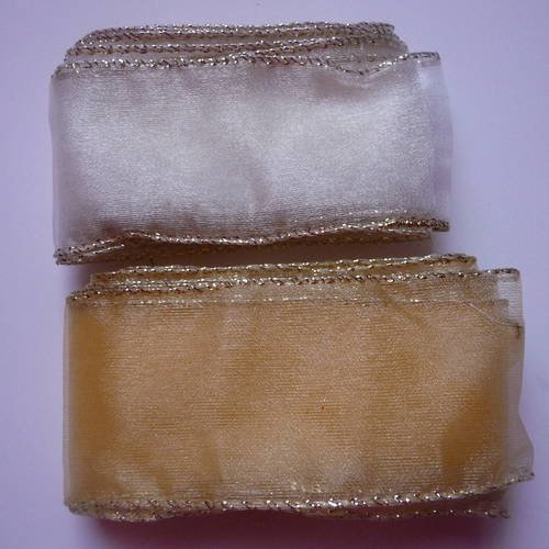 Lot de 2 rubans fetes organza, bords rigides dores, couleurs ivoire et jaune
