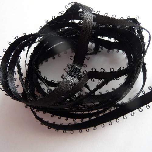 2 m d'un ravissant ruban en satin fantaisie, couleur noire