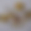 12 boutons en plastique ronds et plats, tons clairs (transparent, aspect corne, beige) 