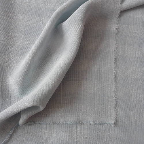 Joli tissu souple et leger, couleurs gris bleu et blanc 