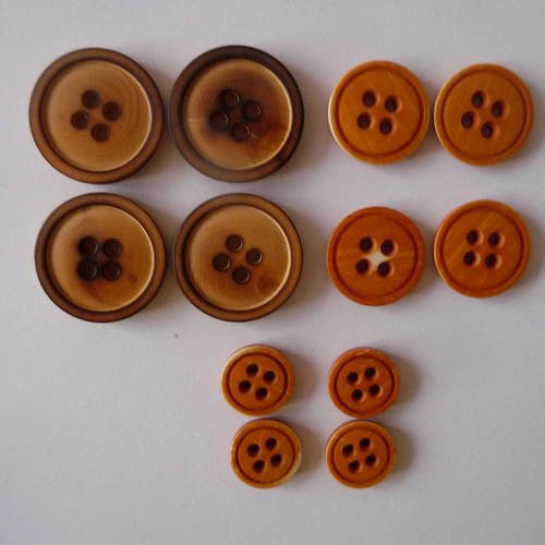 12 boutons vintage ronds,  couleur marron , 4 trous 