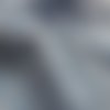 Tissu fleuri - coupon de tissu en coton, fond bleu avec impression fleurs blanches 