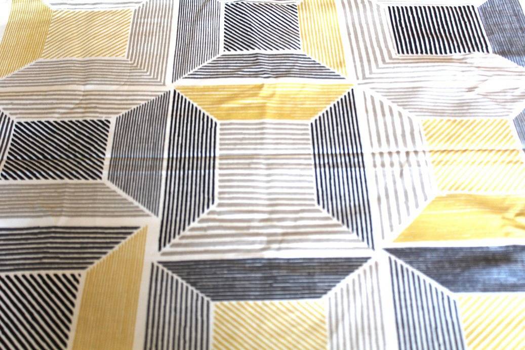 Tissu Ameublement Graphique Jaune Et Gris 70x50 Cm Un Grand Marche