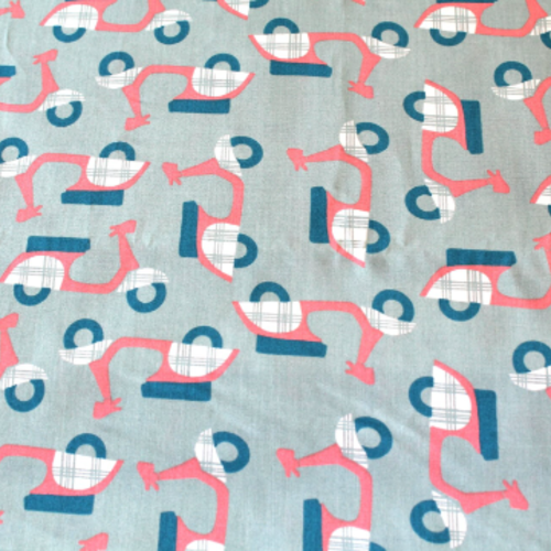 Coupon tissu scooter rose et bleu 55x80 cm