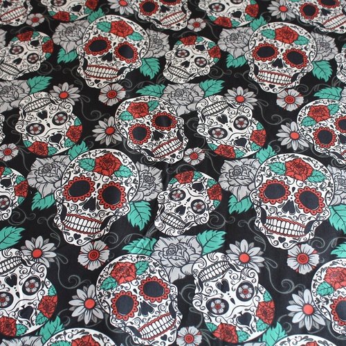 Tissu coton tête de mort et fleurs  50x72cm