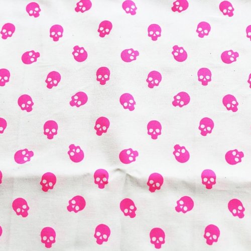 Tissu têtes de mort rose fluo 50x75cm