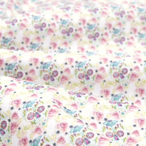Tissu têtes de mort et fleurs multicolores 57x71cm