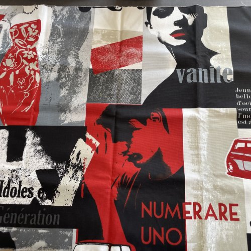 Tissu ameublement rouge et noir 54x70 cm