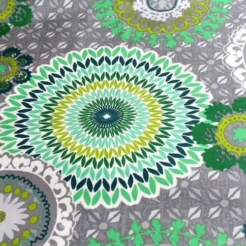 Tissu enduit mandalas gris et vert 50x72 cm