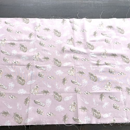 Tissu plumes rose poudré et doré 50x75cm