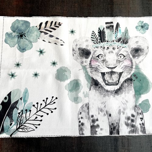 Tissu coton petit lion vert 41x31cm