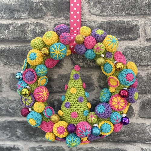 Couronne murale crochetée 25 cm – déco colorée fait main en coton – création unique @@titelouloute