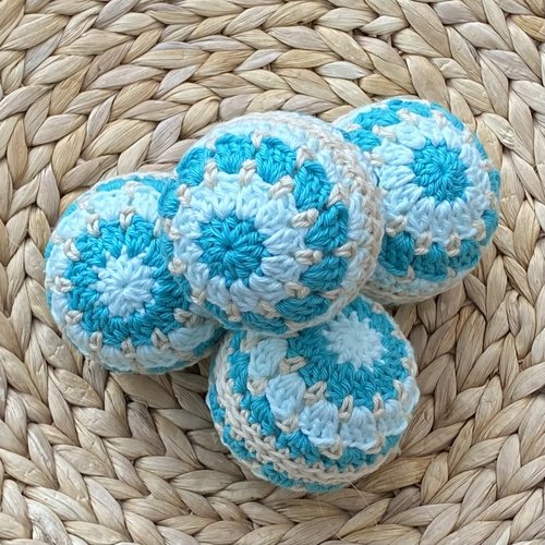 Lot de 4 boules de noël en crochet – décoration bohème, vintage et artisanale (diametre 6 cm)