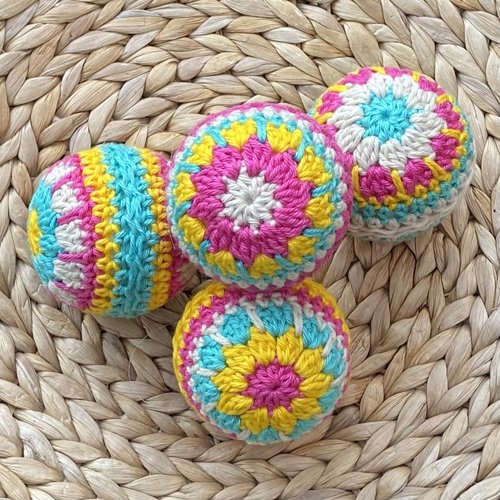 Lot de 4 boules de noël en crochet – décoration bohème, vintage et artisanale (diametre 6 cm)