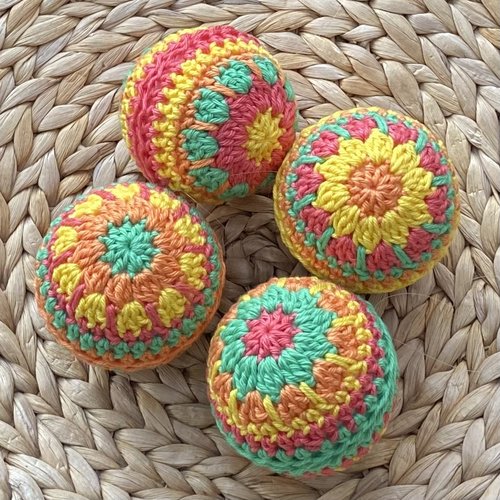 Lot de 4 boules de noël en crochet – décoration bohème, vintage et artisanale (diametre 6 cm)
