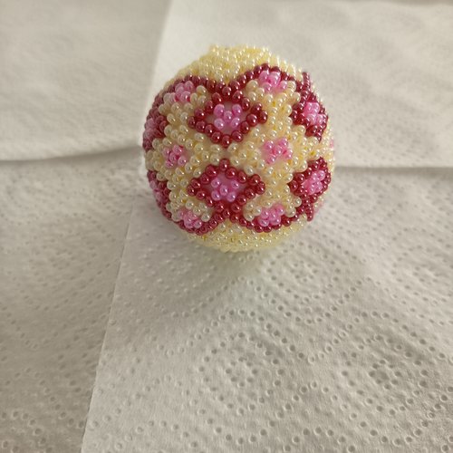 Explication pour realiser une boule en tissage danois