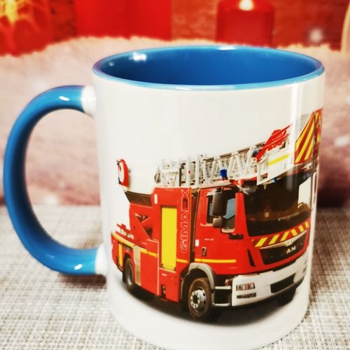 Mug bicolore bleu clair - camion de pompier