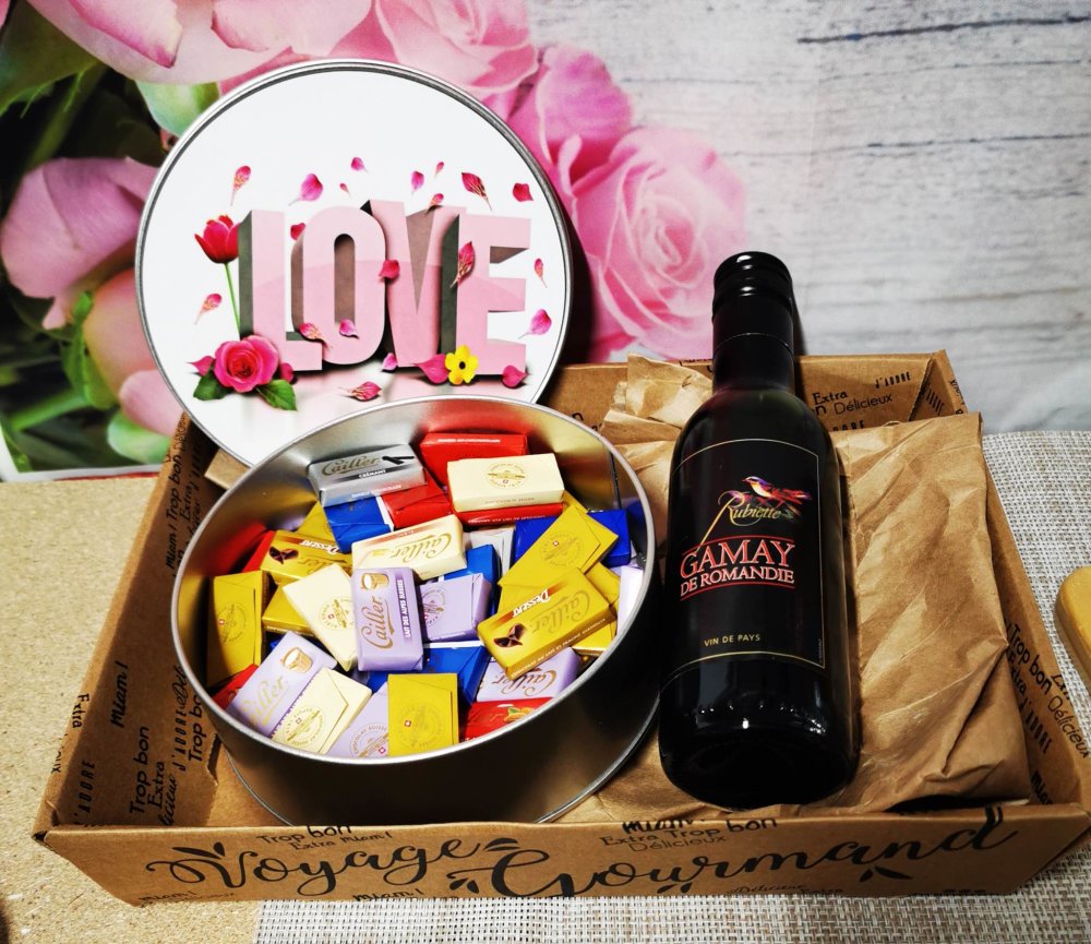 Cadeau Saint Valentin personnalisé - Coffret vin et fleur