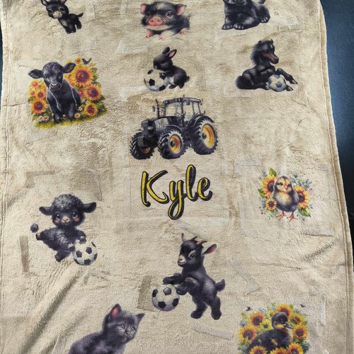 Couverture bébé beige - thème de la ferme et foot
