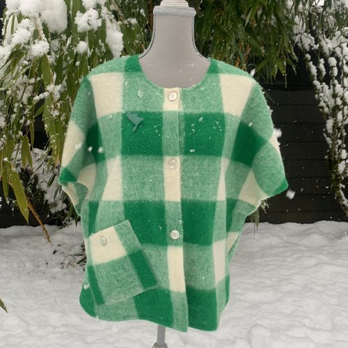 Capeline sans manche.