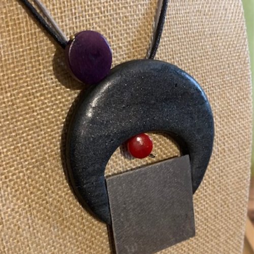 Pendentif en polymère aluminium brossé et ivoire végétal