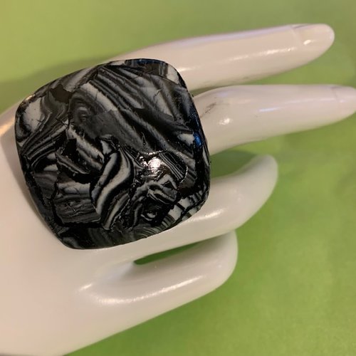 Bague carrée en polymère