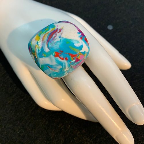 Bague carrée en polymère