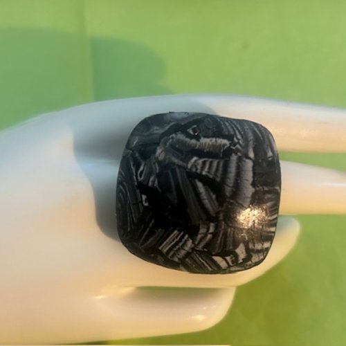 Bague carrée en polymère