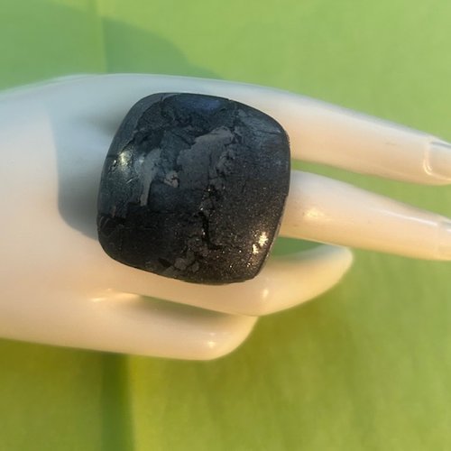 Bague carrée en polymère