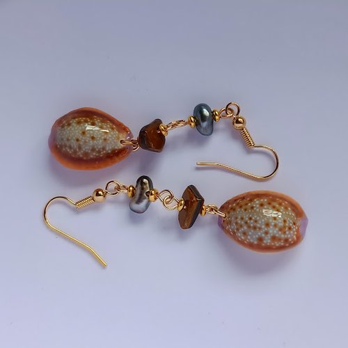 Bracelet et boucles d'oreilles keshis perles de tahiti et porcelaines naturelles en provenance de polynésie