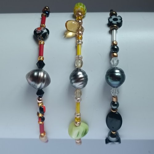 Offre speciale - bracelets perles de tahiti et de diverses couleurs sur fil élastiques résistants pour un confort optimal.