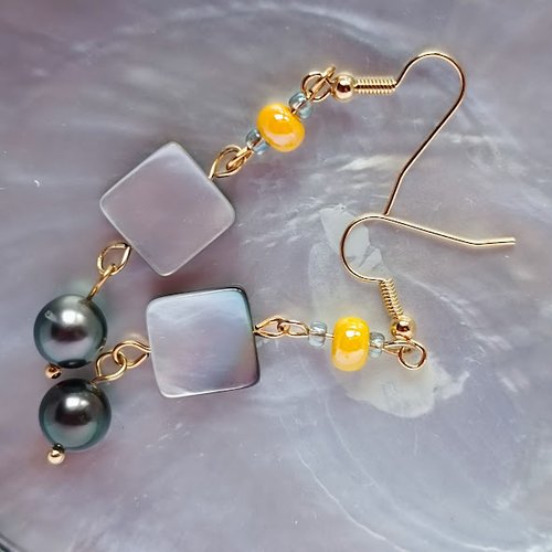 Boucles d’oreilles perles de tahiti et nacres, idée cadeau femme originale et raffinée