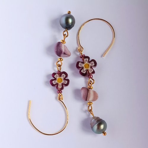 Collection fleurie - parure fleurs aux tons roses et violet, perle et keshi de tahiti montage des bijoux sur acier inox doré à l’or 18k