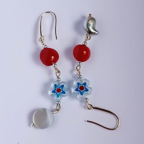 Collection fleurie printemps ete 2026  boucles et bracelet assortis perle & keshi de tahiti, fleurs rouges et bleues