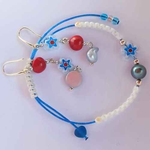 Boucles et bracelet assortis perle & keshi de tahiti, fleurs de verre rouges et bleues