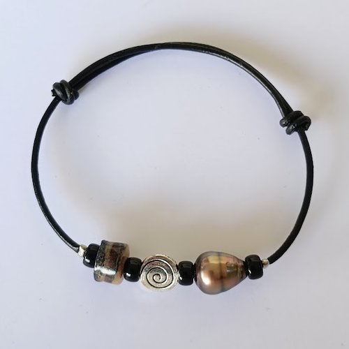 Bracelet orné d'une perle véritable de tahiti pour homme chic, bijou alliant authenticité et esprit polynésien