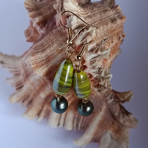 Boucles d'oreilles perles de tahiti et perles de verre