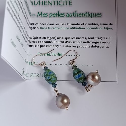 Boucles d’oreilles perles de tahiti grises métallisées et millefiori bleu-vert, création raffinée en argent poinçonné.