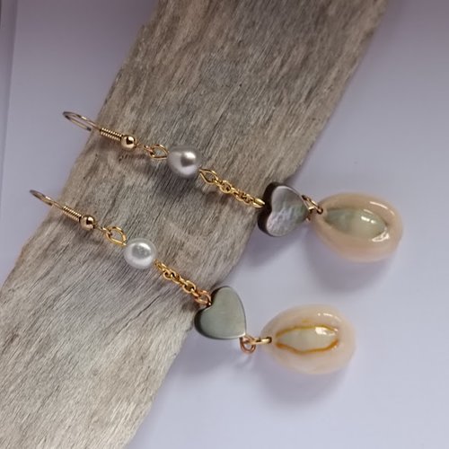 Boucles keshis de tahiti, coquillages matamimi (œil de chat) et nacre en forme de coeur