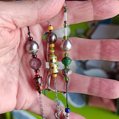 Sautoir bohème multicolore perles de tahiti, collier artistique coquillages et breloques